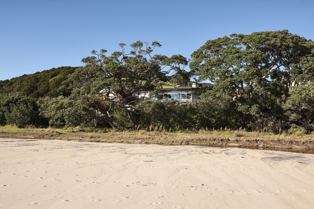 Housing Award: Langs Cove House, Langs Beach by Bossley Architects.