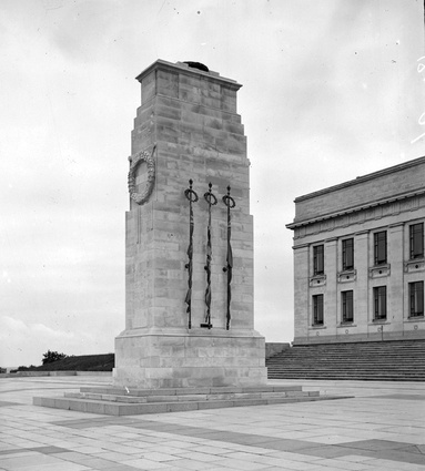 The Category 1-listed Cenotaph in front of the museum in the Auckland Domain, 1920s.