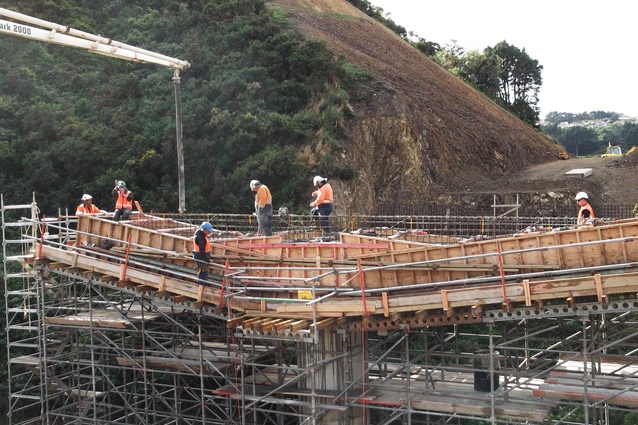 The western bridge comprises a 40m twin span, double hollow core deck on piled abutments.