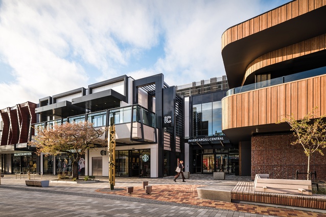 Upper-level balconies and a recessed mall entrance create variation to the Esk Street elevation. Gabion walls at street level are filled with repurposed bricks from
the site.