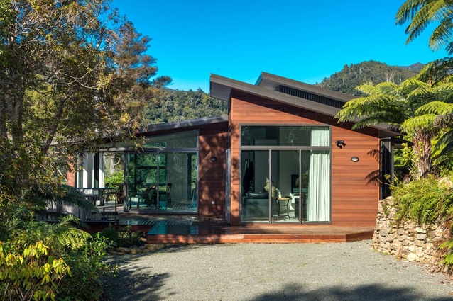 National finalist and Gold Award-winning house by Jennian Homes in Tennyson Inlet, Marlborough. This bach is designed to take advantage of beautiful views over Tuna Bay.