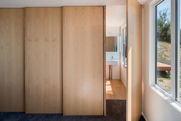 The en suite bathroom and wardrobe in the master bedroom feature bespoke cabinetry and doors with veneers in American ash.
