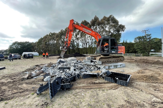 Cleva Pod’s trial demolition project demonstrated the relative ease of separating the slab’s constituent elements.