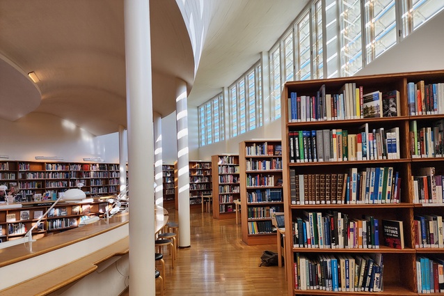 Seinäjoki Library: the asymmetrical double-curvature concrete roofs hover above the central reading pit and radiating book stacks.