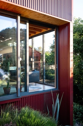 House on a Hill by Stufkens and Chambers Architects.