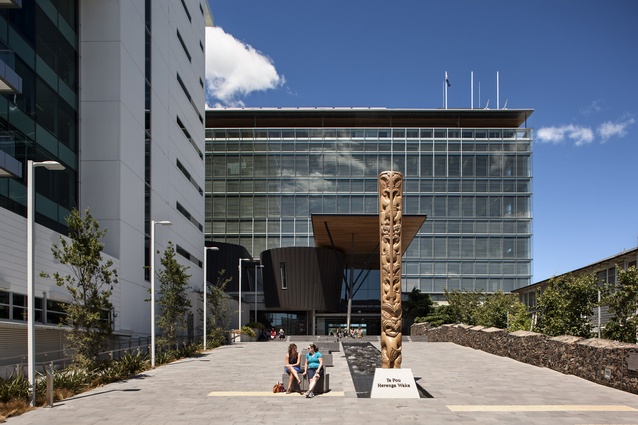 The ramp is over 50m long and drops down to Worchester Boulevard, with the powhenua Te Pou Herenga Waka, carved by artist Fayne Robinson, welcoming visitors.
