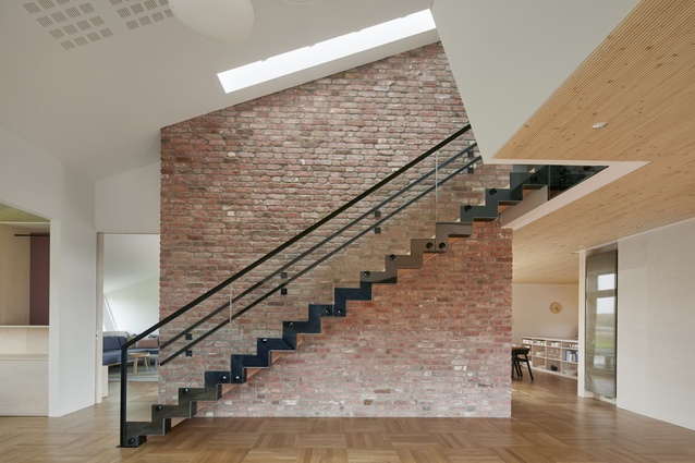 There is a double-height large brick wall in the atrium that creates a homely feel, while also stabilising the temperature through its thermal effect.