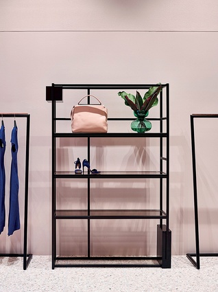 To further accentuate the changing rooms at Ginger & Smart, Flack finished the front-of-house walls in pale pink and installed free-standing clothing racks finished in black.