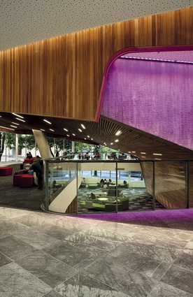 A huge floor-to-ceiling glass wall creates 
“a ‘shop front’, allowing those in the city to see what is happening inside AUT”.