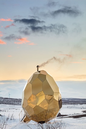 The Solar Egg is a small, temporary sauna in the Swedish town of Kiruna. It is covered in stainless steel mirrors with titanium, gold-colour coating. 
