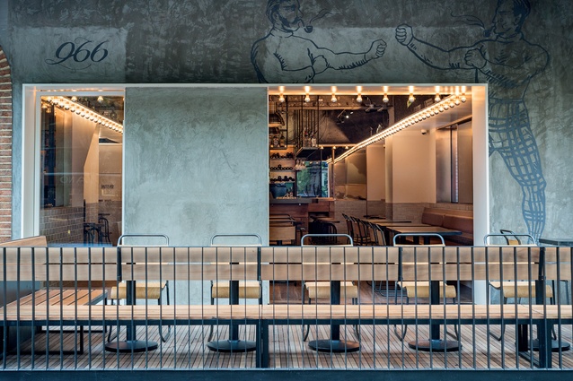 New York-style gastro pub Tribeca features concrete ceilings and walls.