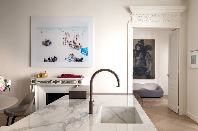 Marble and brass kitchen made to measure by Parente. Massimo Vitali painting above the fireplace; ABCD sofa by Pierre Paulin, and a picture in the second room by David Noonan. 