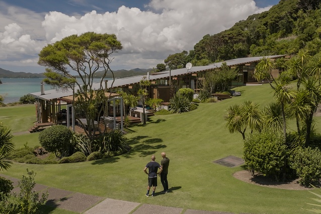 Strachan visits a Bossley Architects-designed Bay of Islands house with Ridge.