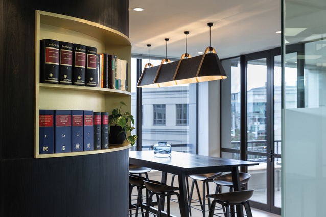 For Burton Partners, Maken created a sophisticated and comfortable environment that would cater to both the formal and the informal facets of the law firm’s day-to-day workings.