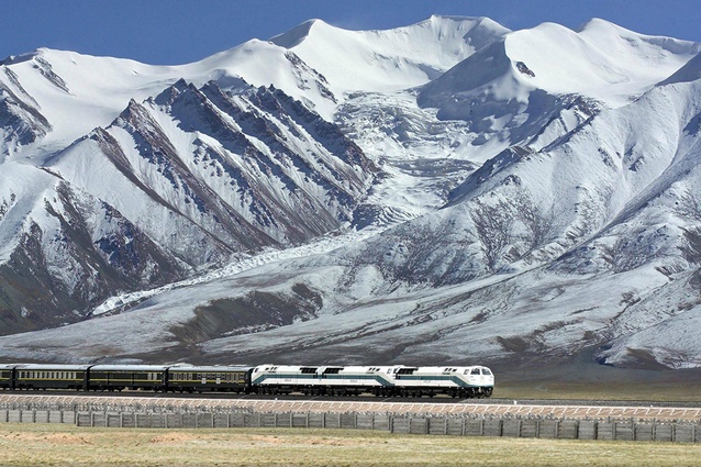 The Beijing-Lhasa train crosses six provinces before reaching Tibet, passing grazing yaks in vast Nagqu grassland, snow-blanketed peaks and alpine lakes.