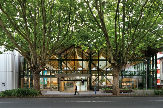 The new floating zigzag frontage of the atrium to Symonds Street subtly references the rippling artworks and details throughout the building, reinforcing a sense of place above the former Waipapa landing place for waka.