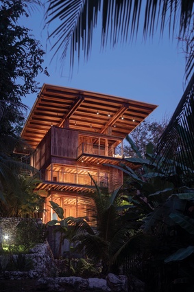 The house incorporates a large solar array and rainwater collection system, and operates passively in the temperate semi-tropical environment.