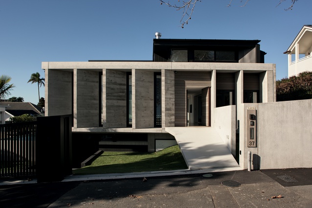 <a href="http://architecturenow.co.nz/articles/herne-bay-house/" target="_blank"><u>Herne Bay House</u></a>, by Daniel Marshall. A series of precast concrete louvres act in a similar way to a front porch, interfacing with the street but still allowing for privacy within.