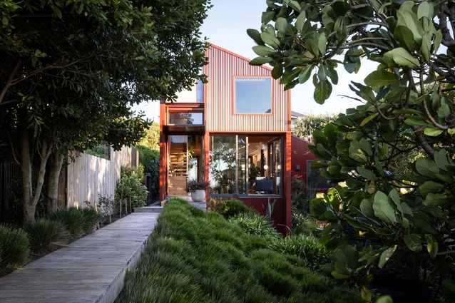 House on a Hill by Stufkens and Chambers Architects.