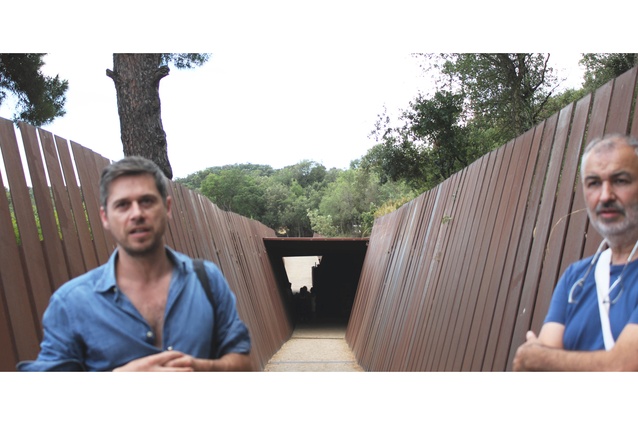 Bell-lloc Winery (2007): Ramon Vilalta and tutor, Emiliano Roia, explain the winery's concept on site.