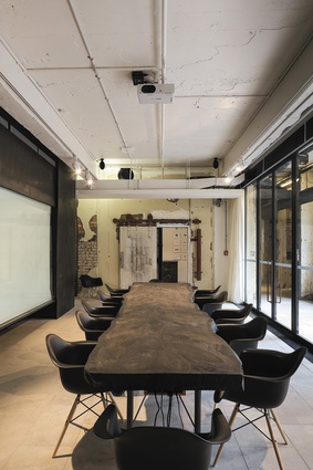 The boardroom table’s macrocarpa top was sourced from a 160-year-old tree named ‘Big Mac Daddy’. The slab was stained black, a colour reminiscent of the weathered bark that was trimmed from the slab.