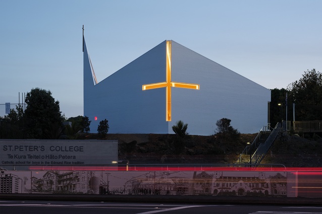 Viewed from Khyber Pass Road, LED strip lighting traces the perimeter of the chapel’s glass cross cut out of white-painted brick walls, creating a Christian billboard shouting out to the wider public 24/7.