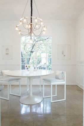 Saarinen tulip tables are a favourite of Scherrer's and are found throughout the home. 