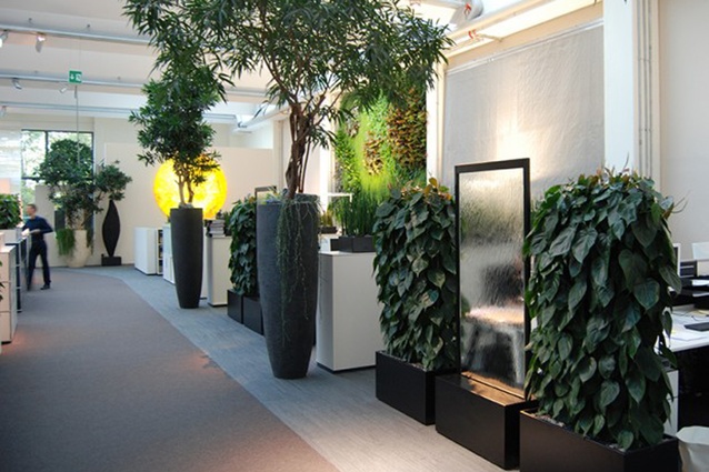 Modular water wall at the office of ArtAqua, Bietigheim-Bissingen, Germany. The modular water wall units serve as cubicle partitions in the open plan ArtAqua office. Each unit provides some visual and sound privacy, while also contributing to a focused yet restorative work environment.

