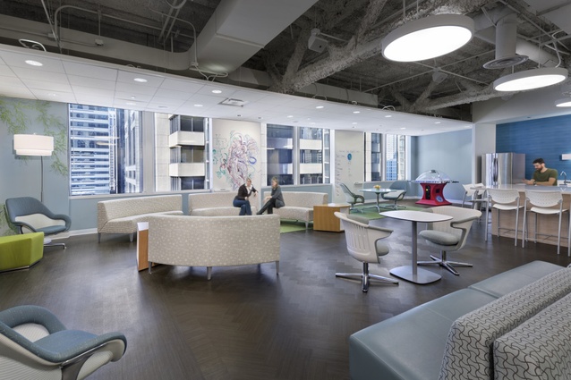 Starcom, Chicago, by NELSON. The space makes it possible for employees to meet and work in a variety of ways, including conference rooms and lounges for informal meetings.