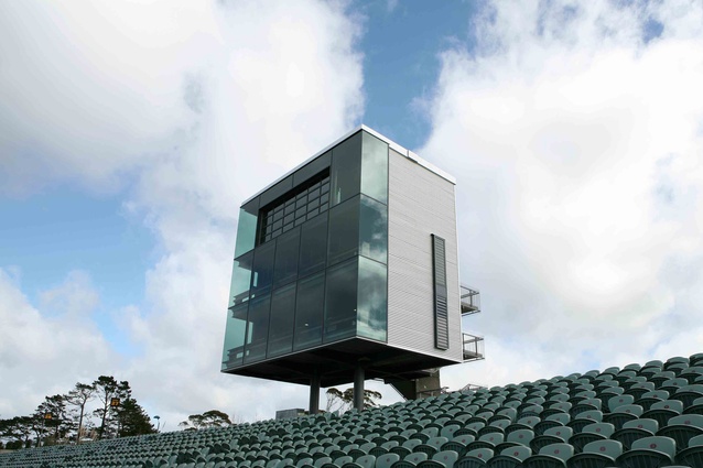 The Tower launches itself into the air as lightly as possible so as to float above the stadium. 