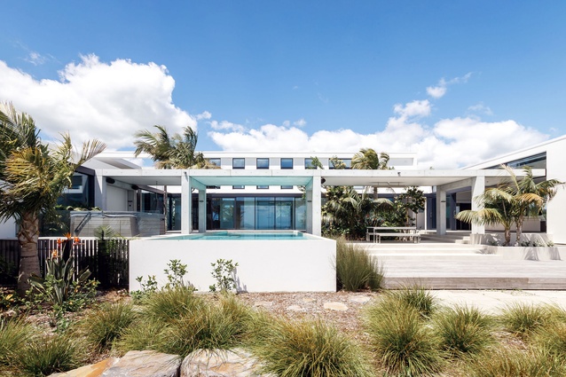 Skyview House by Stufkens and Chambers Architects.