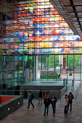 The façade of the Netherlands Institute of Sound and Vision features coloured relief glass depicting famous images from Dutch television.

