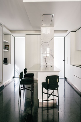 A black and white colour palette and high gloss joinery gives the kitchen a super slick aesthetic.
