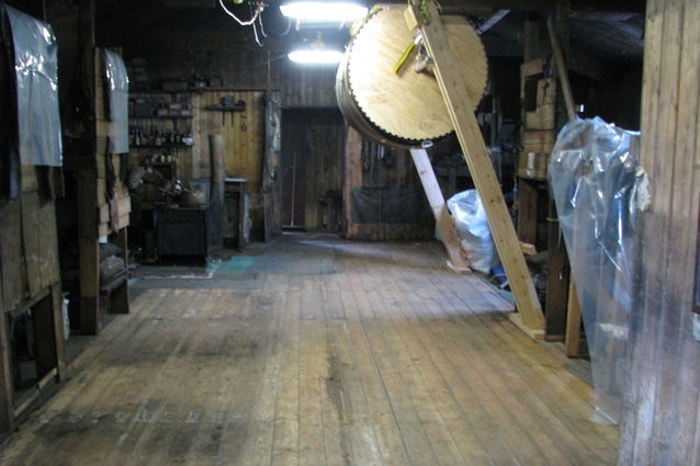 Restoration of the floor in Scott's Cape Evans Hut: The floorboards were re-laid to their original state.
